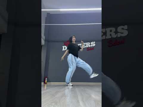 Ioanna performing a dance cover of IVE's LOVE DIVE