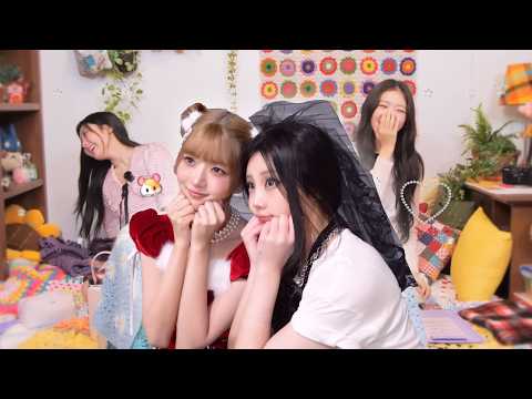 IVE's Rei and ILLIT's Wonhee smiling together