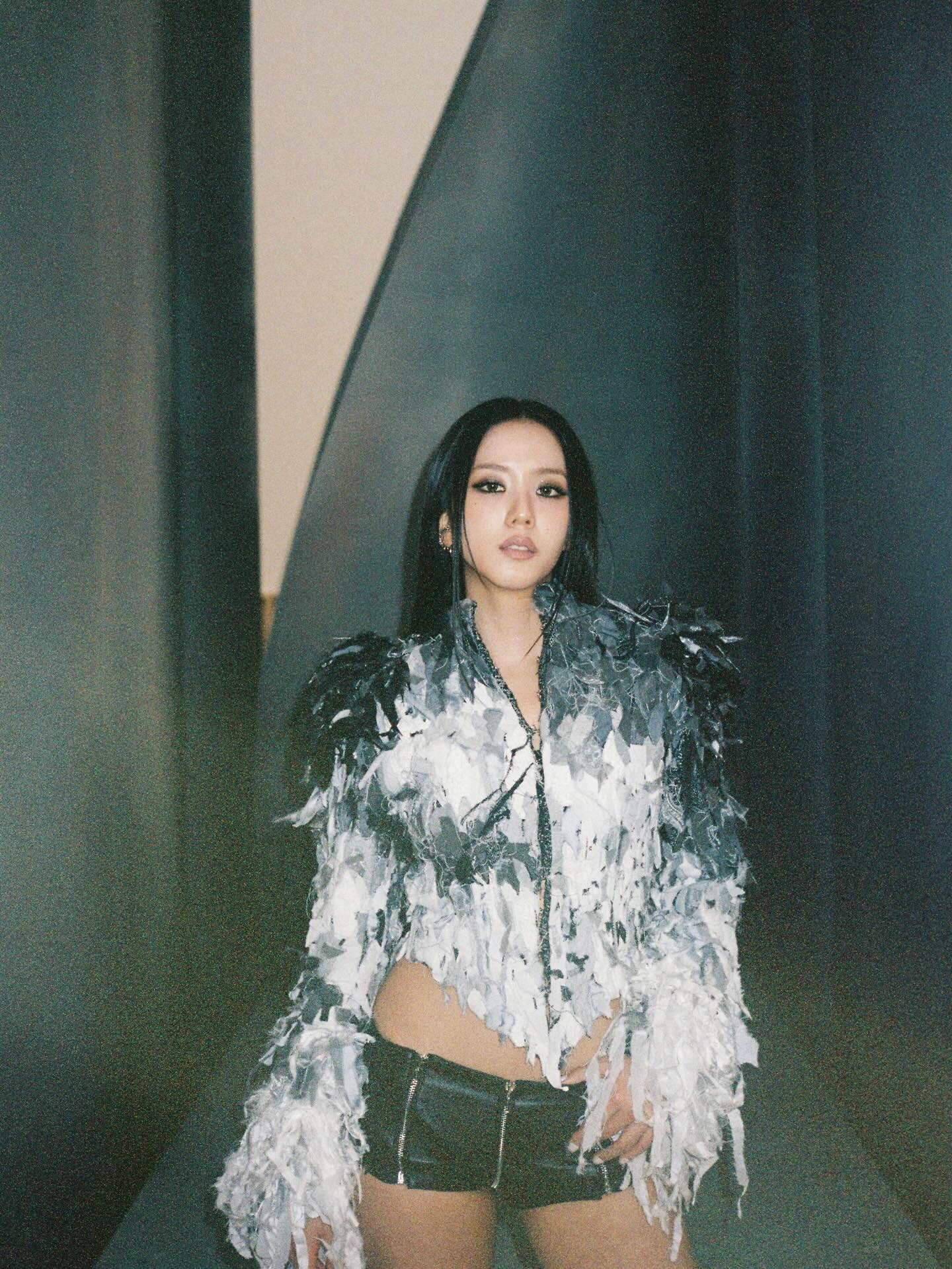 BLACKPINK's Jisoo wearing a dark outfit and purple-toned hair, posing for an Instagram photo