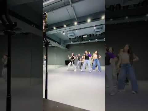 Participants practicing LE SSERAFIM's 'Hot' choreography at a K-Pop Dance Reels Workshop