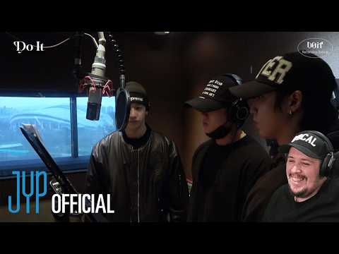 Espy Reacts watching Stray Kids' 'DO IT' recording scene on screen