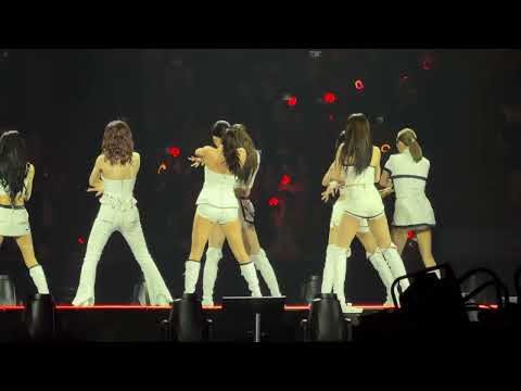 TWICE performing 'I CAN'T STOP ME' in a 4K concert fancam.